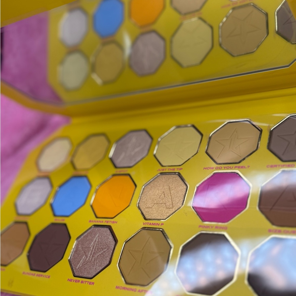 New! Banana Fetish Jeffree Star Eyeshadow Palette BNIB NWT Vaulted - Picture 6 of 10